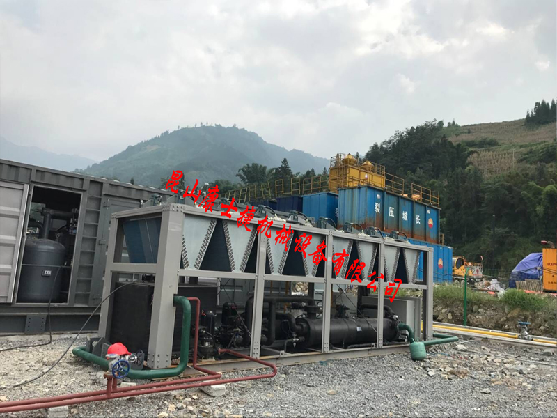 氣體用風(fēng)冷螺桿防爆冷水機(jī)現(xiàn)場(chǎng)